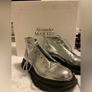 Alexander McQueen silver boots . Size : 7 1/2